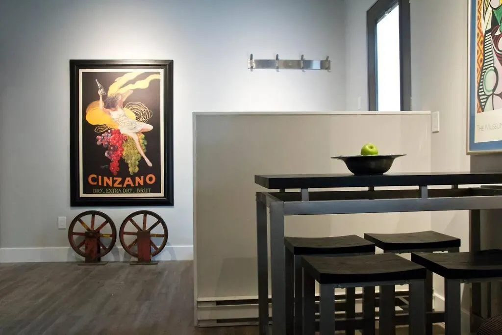 Woodbine Warehouse Apartment Toronto Canadá